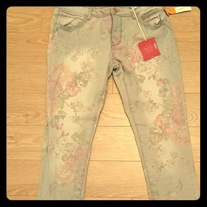 🆕 Floral Jeans